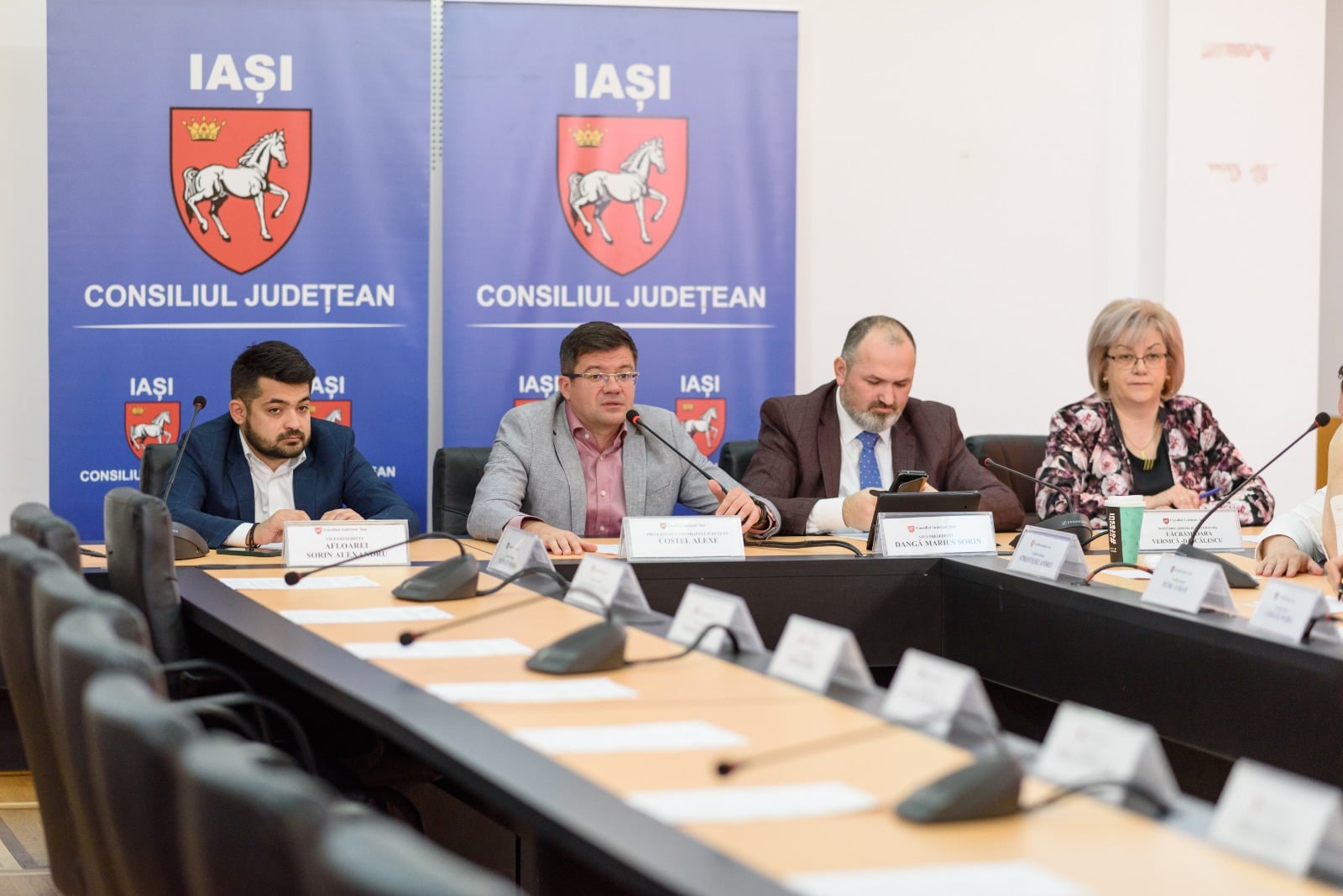 Ședință extraordinară. Au fost numiți noii membri ai Consiliului de Administrație al Aeroportului Iași