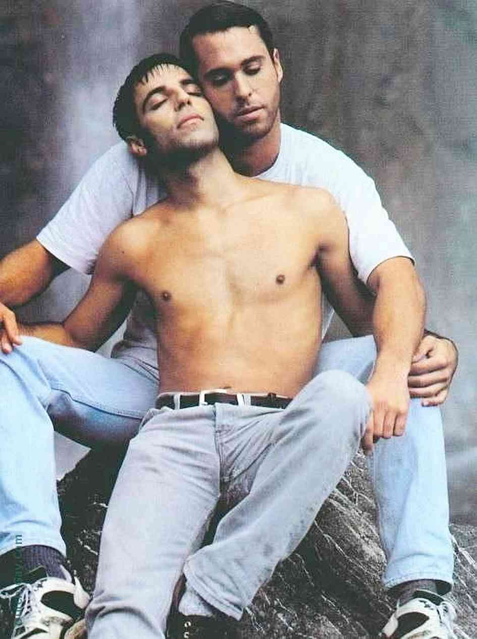 Натурала делают геем. Мигель Бернардо торс. Мигель Бернардо ориентация. Мигель 1999. Мигель Эрран ориентация.