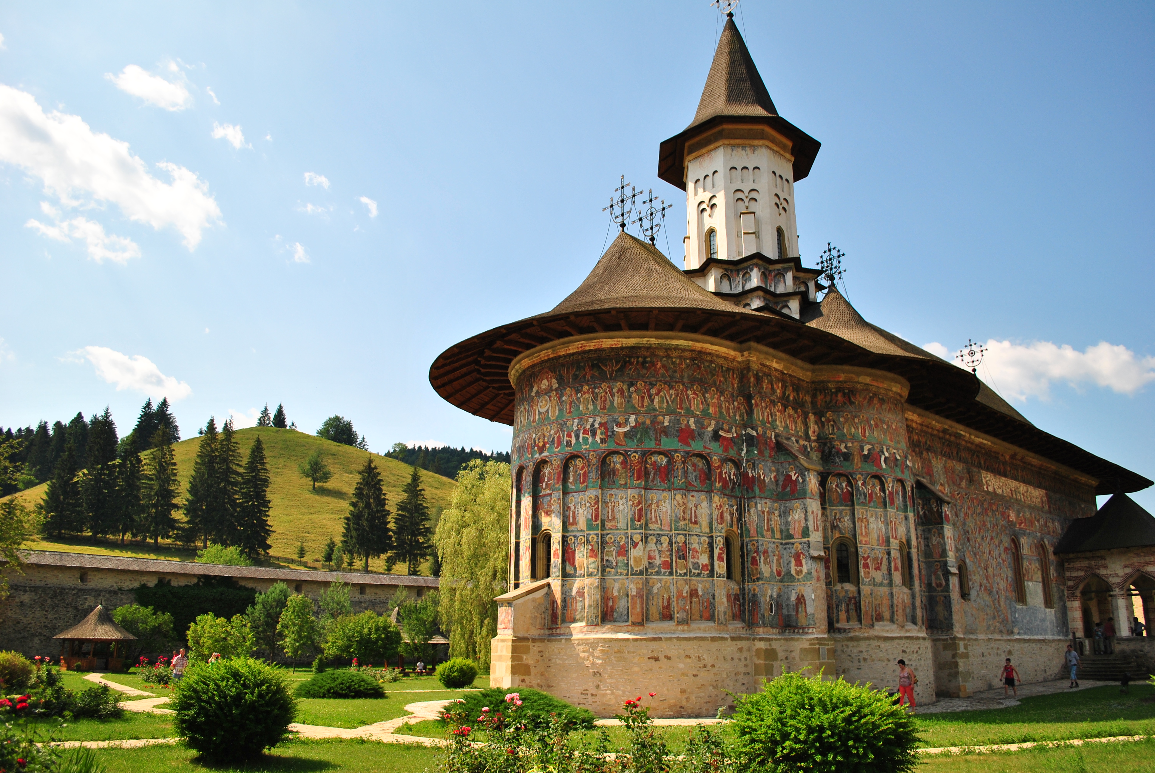 Romania moldova. Монастырь Сучевица, Румыния. Молдова, Буковина.. Монастырь Сучевица Румыния фрески. Сучава Румыния. Монастырь Путна Румыния.